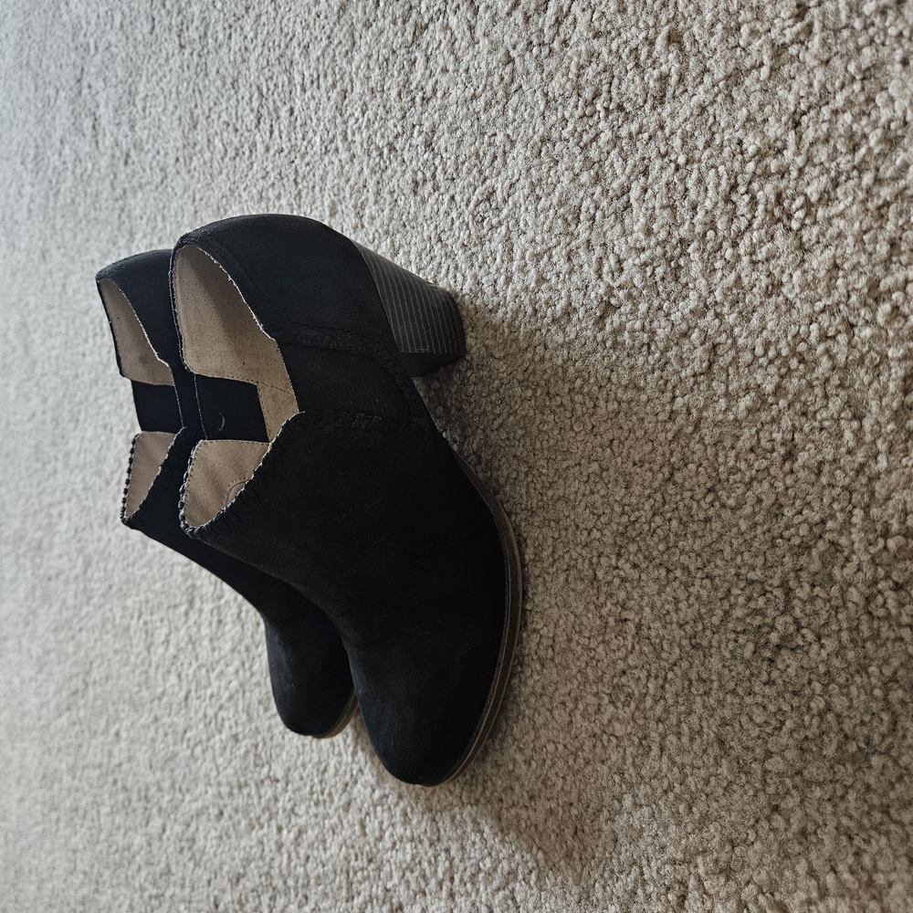 Life Stride Black Heeled Boots with Elegant Design